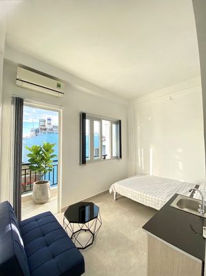 New room, balcony, furniture. Right vincom Phan Văn Trị