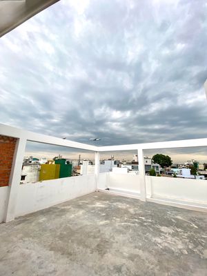 New room, balcony, furniture. Right vincom Phan Văn Trị