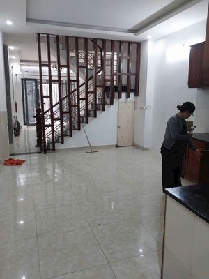 4 x 18 meters 2-story bedroom 2 East East H-Hotel. Near the fall of three broachs.