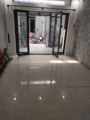 4 x 18 meters 2-story bedroom 2 East East H-Hotel. Near the fall of three broachs.