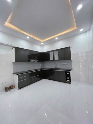 To rent the entire apartment to a multi-local building, area: 4 x16 m 3.5 sheets 5 bedrooms 4 toilets 20 million