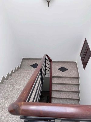 To rent the entire apartment to a multi-local building, area: 4 x16 m 3.5 sheets 5 bedrooms 4 toilets 20 million
