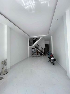 Rent the original house on the front of số 9 residence.