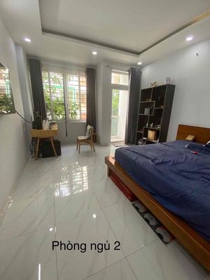 - Three-story bedrooms.