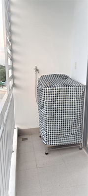 between the ueh B&N - the balcony - the toilet - only calculates electricity