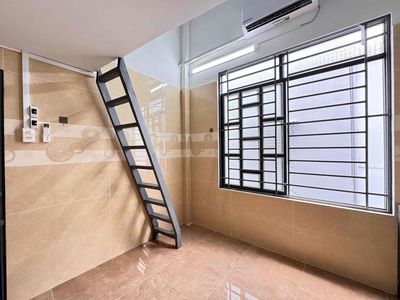 Rent the guard room with a super open window close to ugm from 3-7.