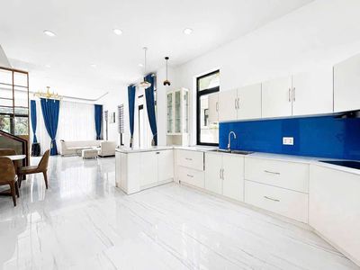We'll call District 2 Lakeview City 3 bedrooms 4 18th floor toilets 35 million.