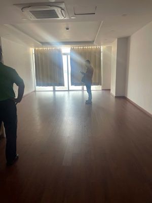 Central rental, Phạm Văn Hai,tb: 20 million, 200 meters, no furniture, three bedrooms.
