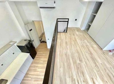 The apartment is full of furniture near the airline to District 10