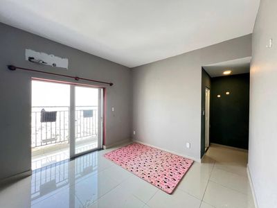 Renting for the Chinese apartment, 262 Lạc Long Quân - 3 bedrooms, 110 m2 for 14 million/5th.