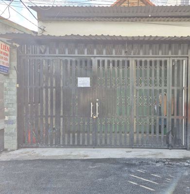 Rent a house near the lead market.