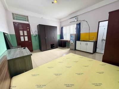 The studio is super wide right over Quốc lộ 13 near mtu gtvt