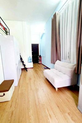 It's the owner who rents the two bedrooms and the balcony.
