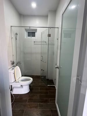 Rent the house near the land market, full of furniture.
