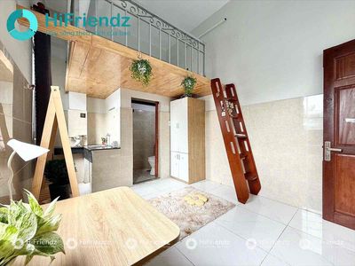 Close by the colleges -- there's a guard -- air conditioning -- good price!