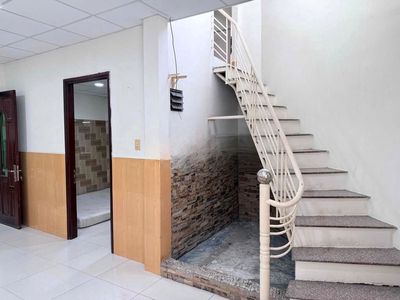 Renting an alley house 20/11 D in the quarter, District 3-- 7 M, ground floor, 20 million.