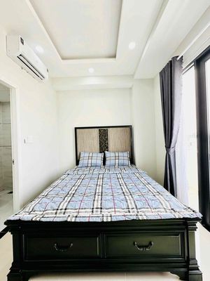 High-end service apartment right on Blue Fish.