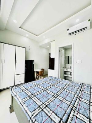 High-end service apartment right on Blue Fish.