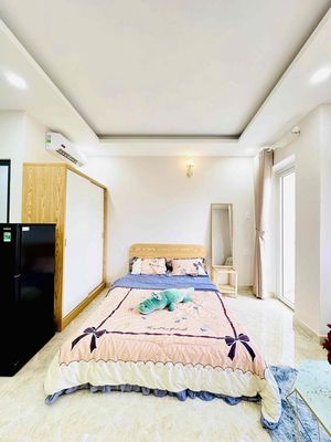 It's the owner of the apartment that rents Bình Thạnh full house.