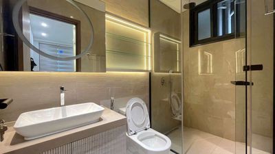 Happy Valley apartment for cheap rent! Only 30 million a month. Three bedrooms, 135 meters2. Free car.