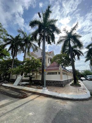 Rent the villa 2 . . Thảo Điền area using 700 m2