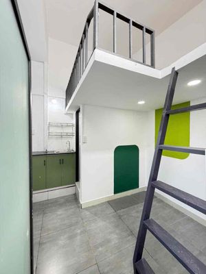 The student room has a skylight near District 3 and District 10