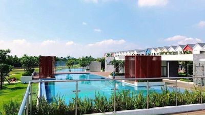 Rent a corner 10 x 15 mbm Park Riverside 3 floors near vx Interstate