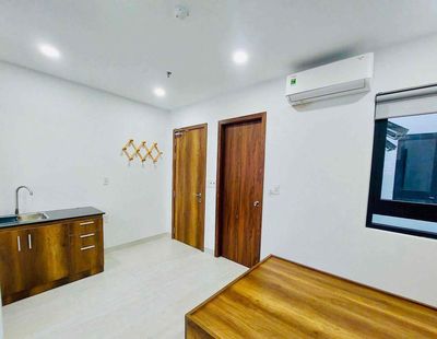renting his own balcony studio