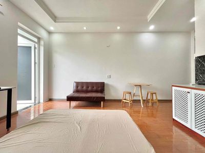 Room balcon in front of the park near Lang University, Gimboall