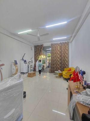Sender, two-story house, truck route, Brother, Trung Chánh