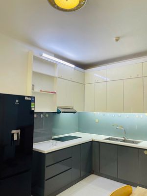 Rent an Era Town apartment. Block A1 senior, 89 m2 3 bedrooms full of furniture. It's 12 million.