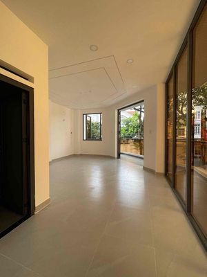 Rent the original House of Abracadabra 10 District 6. That's 15 years. 4 x 16 meters. Nice new house.
