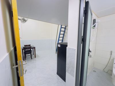 Room 35 m2 just built near the school. It's all set.
