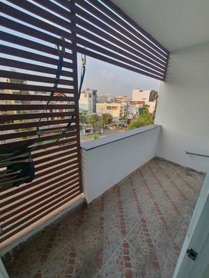 7th District balcony.