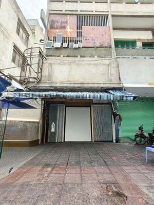Rent a Western Market Front, District 6-4 x17-one-story good business.