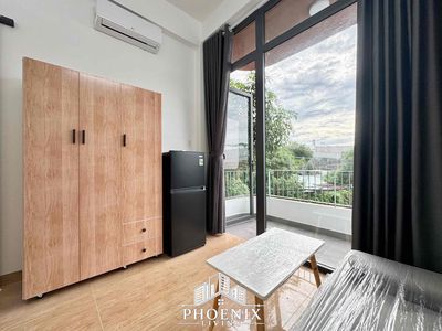 The new balcony studio -- full interior -- three minutes from University Gtvt.