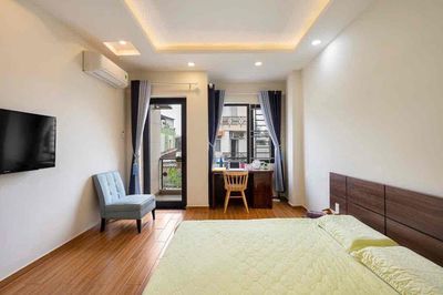Rent the Nguyễn Cửu Vân balcony studio right around District 1.