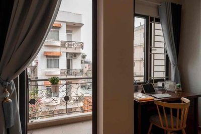 Rent the Nguyễn Cửu Vân balcony studio right around District 1.