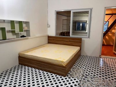 The entire third floor apartment needs rent, full interior, seven million.