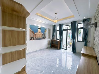 It's the owner who rents the balcony room - the window Gò Vấp
