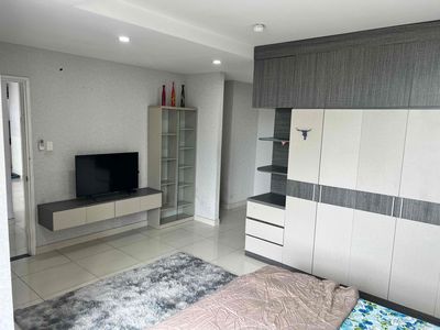Rent up the high-end master room - the river view