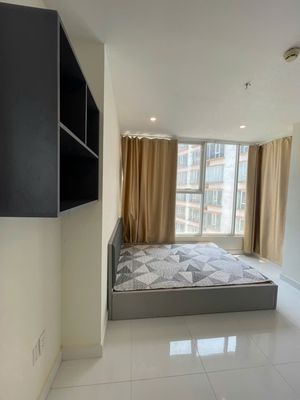 Room in the pendhouse right behind University vhu, University ueh, hv Code
