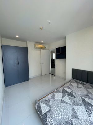 Room in the pendhouse right behind University vhu, University ueh, hv Code