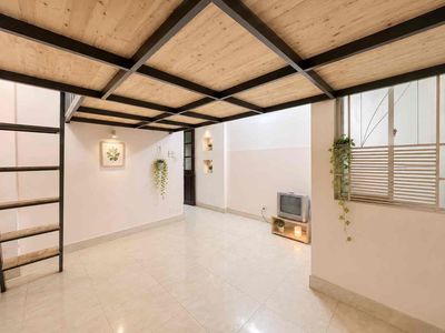 Renting a cheap GHP near the Three Houses, encyclopedia