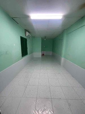 Front floor, dead end 3rd.