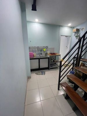 Rent the entire first floor across from Japan's Market, which is very convenient.