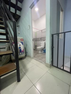 Rent the entire first floor across from Japan's Market, which is very convenient.