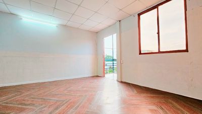 The plane room, the air conditioning, the kitchen, next to the Law, the Great!