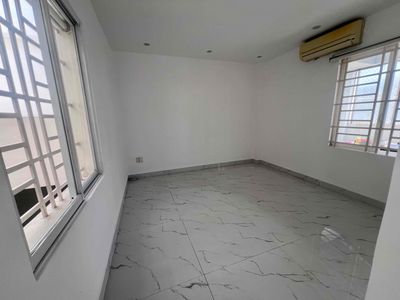 Rent the entire floor with a balcony - cash house