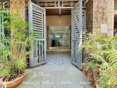 The House of Private Walkway is the original Thoại Ngọc Hầu.